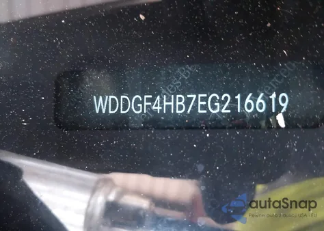 2014 Mercedes-Benz C 250 Sport z USA, uszkodzony, nr VIN WDDGF4HB7EG216619